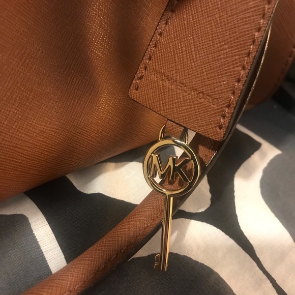 Michael Kors Hamilton Med Lock & Key Brown Leather - Picture 9 of 9